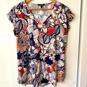 Express| Vibrant Floral B-Neck Short Sleeve Blouse in Navy White Coral Sz L